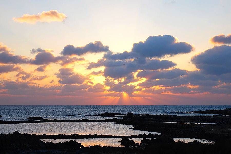 Sunrise scenery in Qingdao illuminates skyline