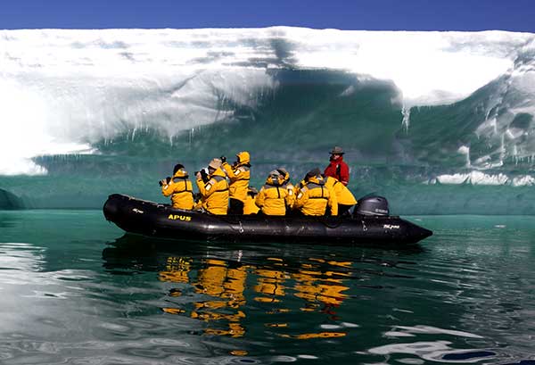 Chinese warming up to holiday in Antarctica