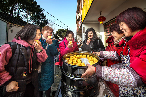 Nanjing's cole fields lure tourists