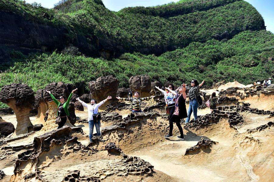 Tourists enjoy scenery of Yehliu Geopark in Taiwan