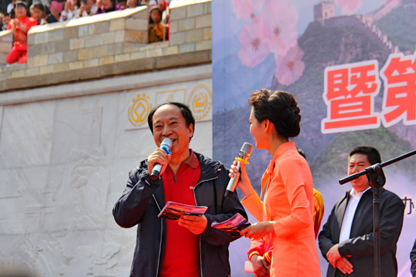 Apricot festival opens at Jinshanling section of Great Wall