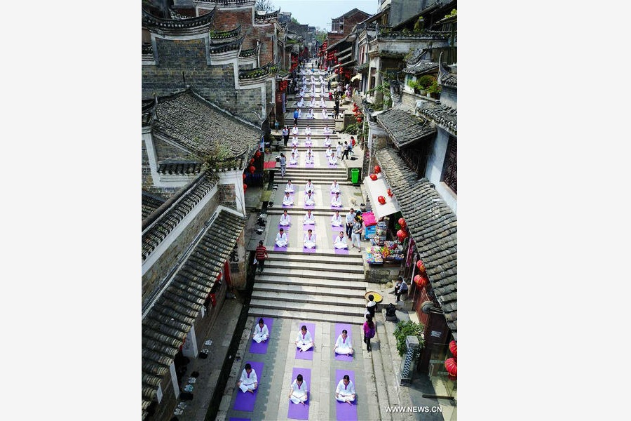 Fans practice yoga in Guizhou province