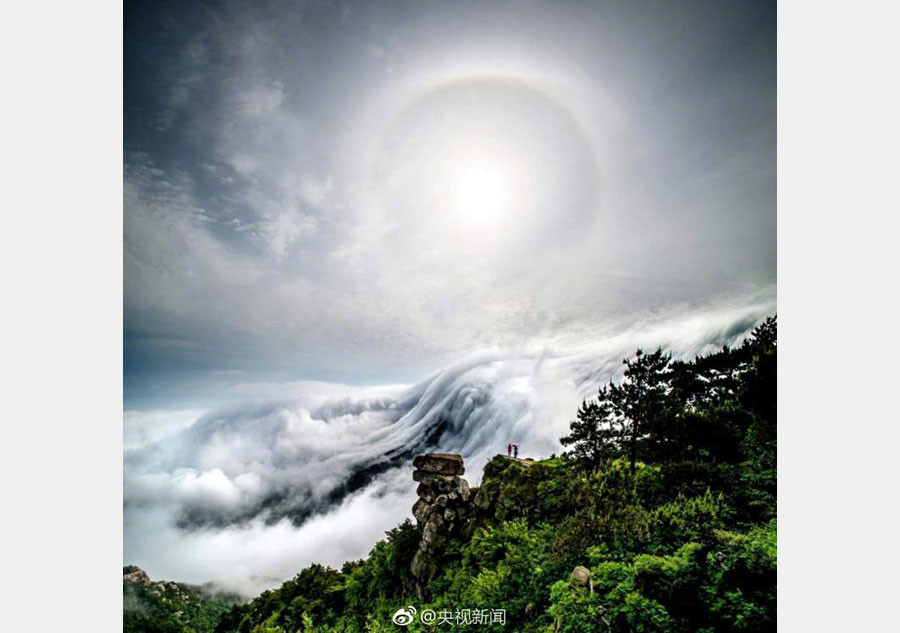 Mount Lushan in spectacular cloud