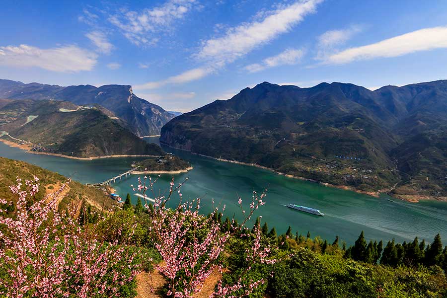 Spring scenery of Qutang Gorge