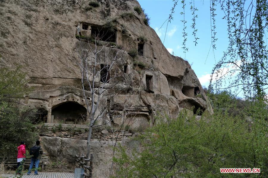 Tourists visit rock cave of Northern Wei Dynasty in N China's Hebei