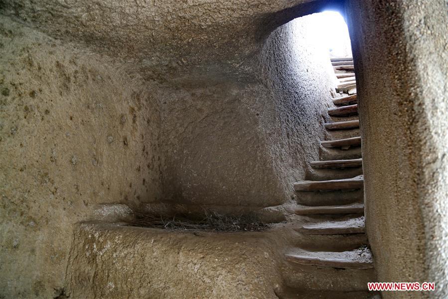 Tourists visit rock cave of Northern Wei Dynasty in N China's Hebei