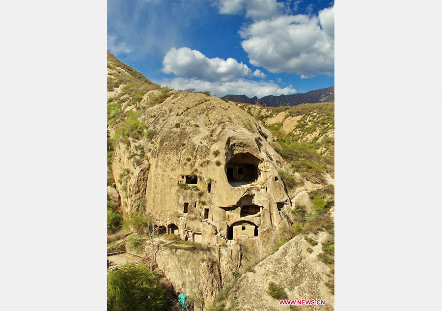 Tourists visit rock cave of Northern Wei Dynasty in N China's Hebei