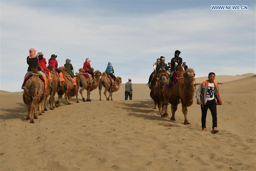 Mingsha Sand Mountain scenery zone in Dunhuang attracts tourists