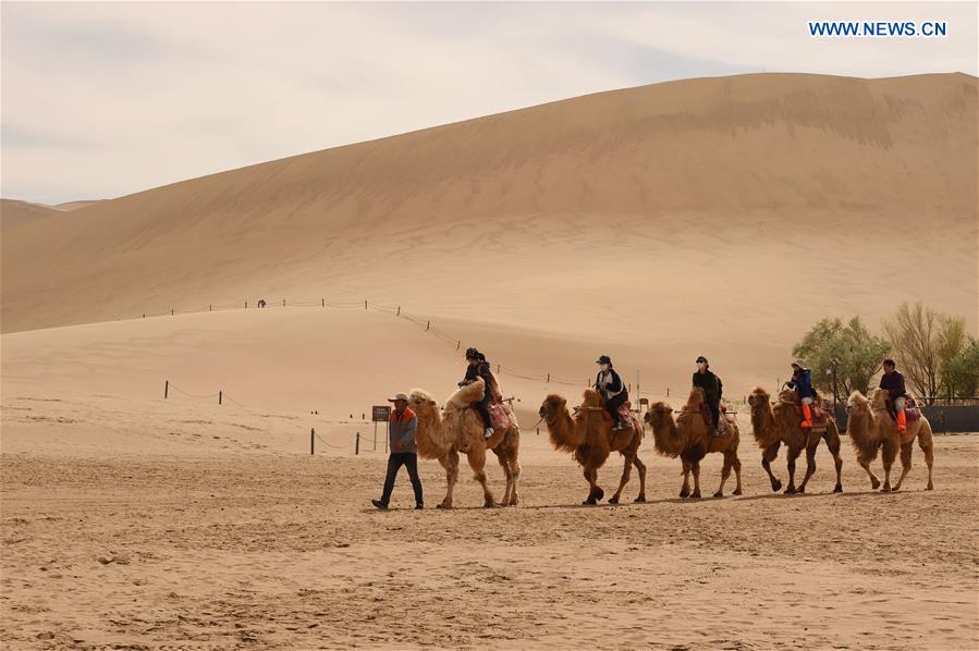 Mingsha Sand Mountain scenery zone in Dunhuang attracts tourists