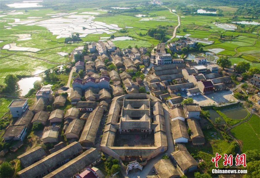 Bird's-eye view of largest enclosed house in western Jiangxi