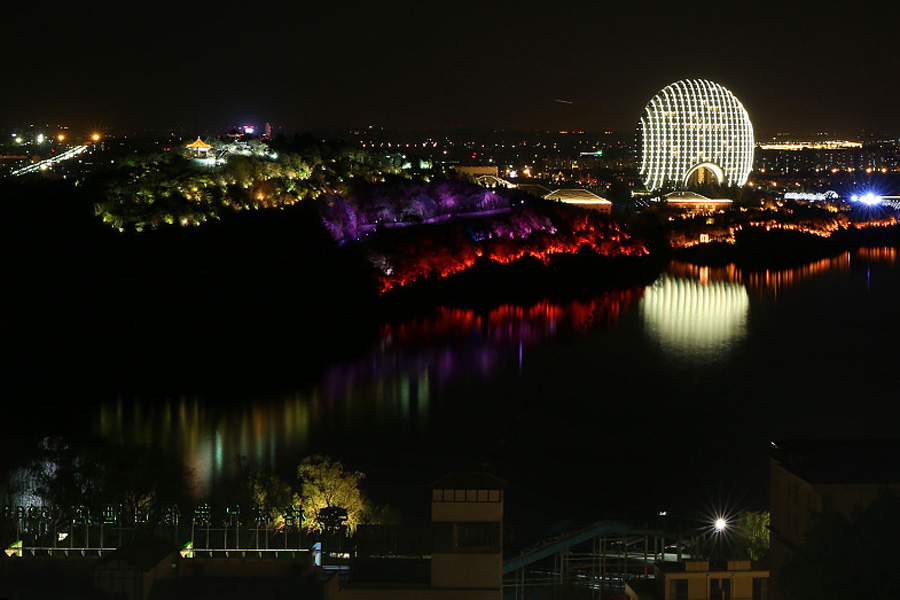 Amazing night scenery of Yanqi Lake