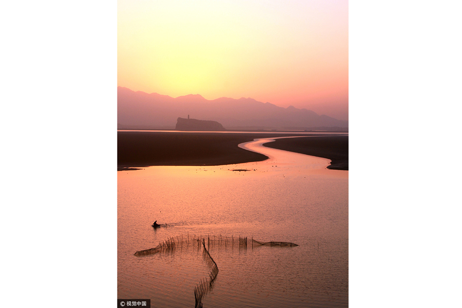 Sunset scenery at Poyang Lake