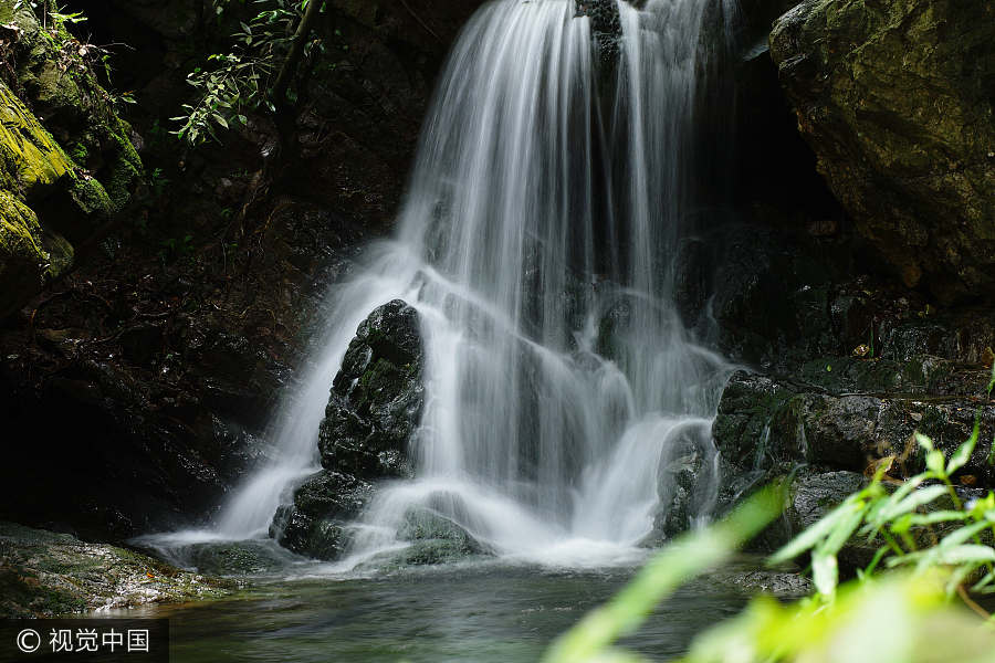 Picturesque Hangzhou in summer