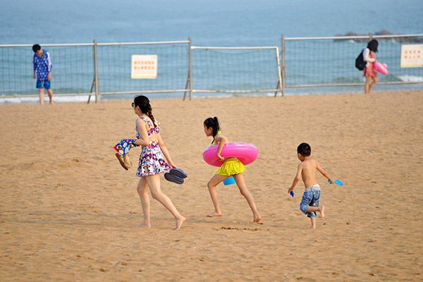 Ocean breezes ease summer heat wave