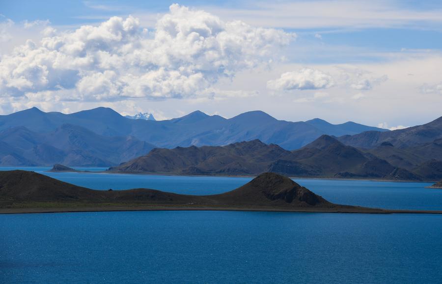 Tranquil summer view of Yamdroktso Lake in Tibet
