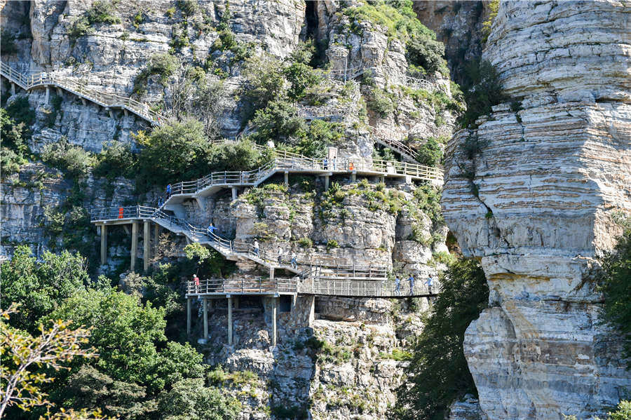 Early autumn scenery at Baishi Mountain