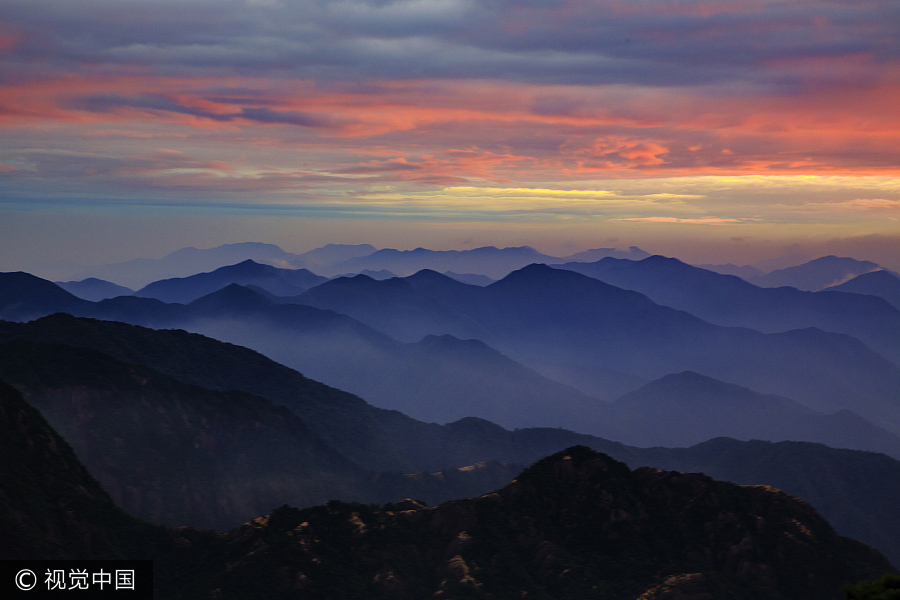 Breathtaking scenery of Huangshan Mountain after rain