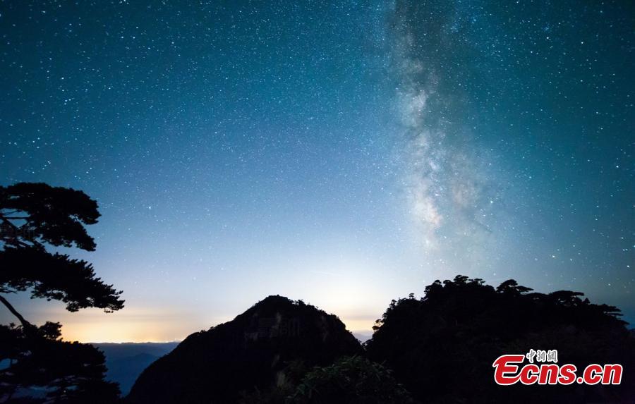 'Starry, starry nights' over Sanqing Mountain