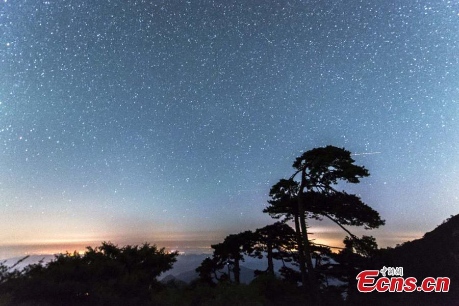 'Starry, starry nights' over Sanqing Mountain