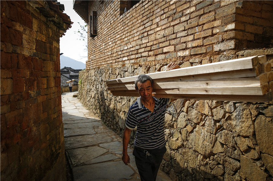 Legends of fall in mountains of Wuyuan town