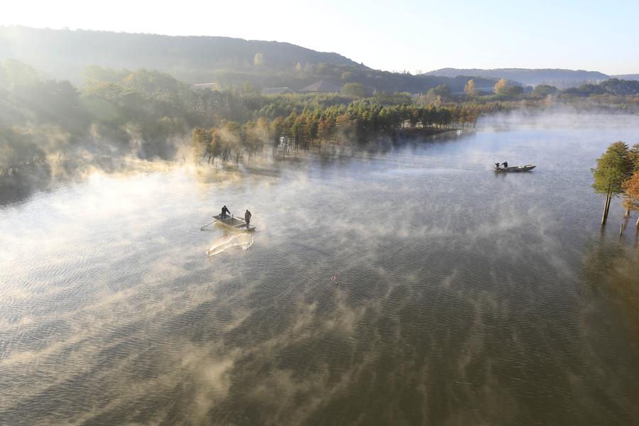 Fog-enveloped Tianquan Lake in Jiangsu