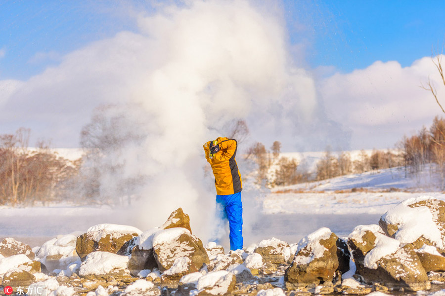 Hot water freezes midair in chilly North China