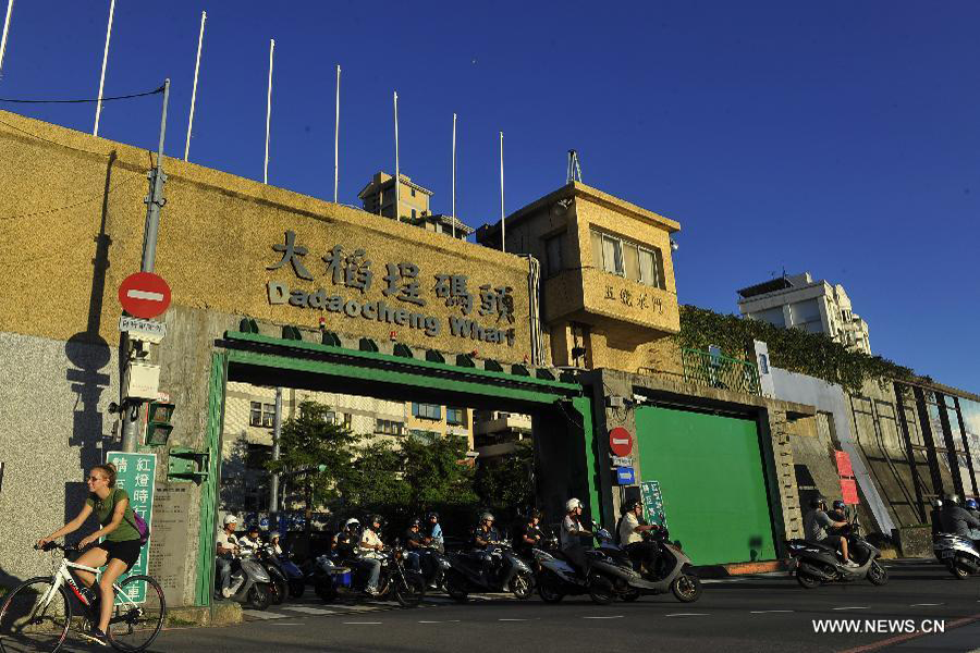 Scenery of Dadaocheng Wharf in Taipei