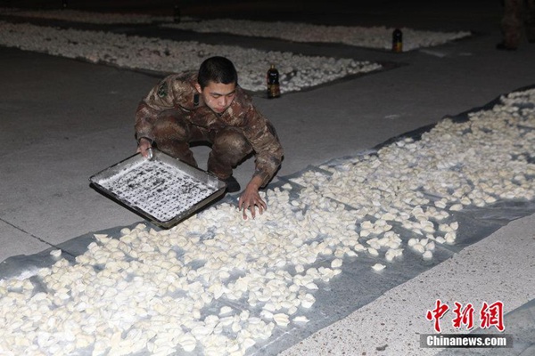 Soldiers freeze hundreds of dumplings outdoors