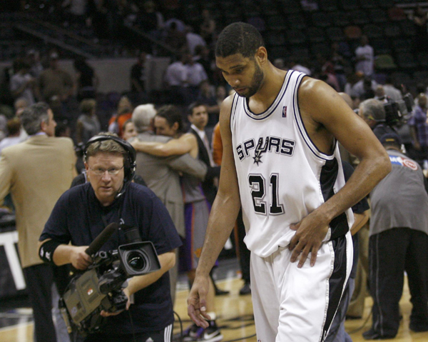 NBA：“独眼”纳什带太阳率先晋级 马刺被0:4横扫