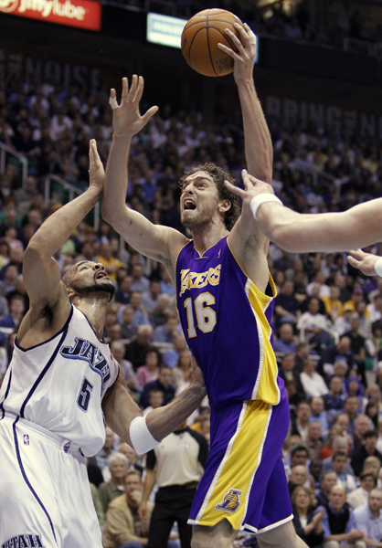 NBA：科比32分 湖人4:0横扫爵士会师太阳