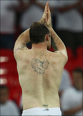 鲁尼学小贝纹身为儿子祈福 称爱妻不去世界杯