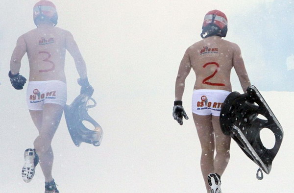 德国裸体滑雪赛惊艳上演