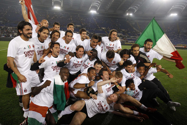 意甲：米兰客场平罗马 提前两轮夺7年首冠