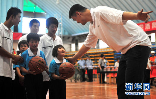 “难说再见！”：姚明NBA生涯全回顾