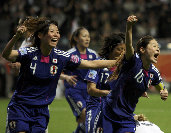 女足世界杯：两度顽强扳平 日本点球5:3美国首次夺冠