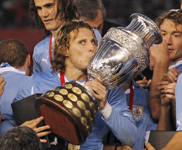 美洲杯：弗兰2球乌拉圭3:0夺冠 超阿根廷创新纪录