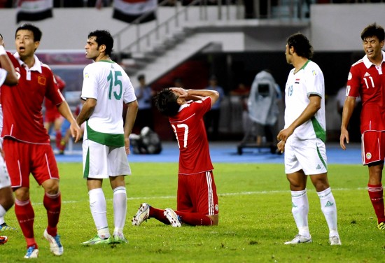 世预赛：中国0:1负10人伊拉克出线告急