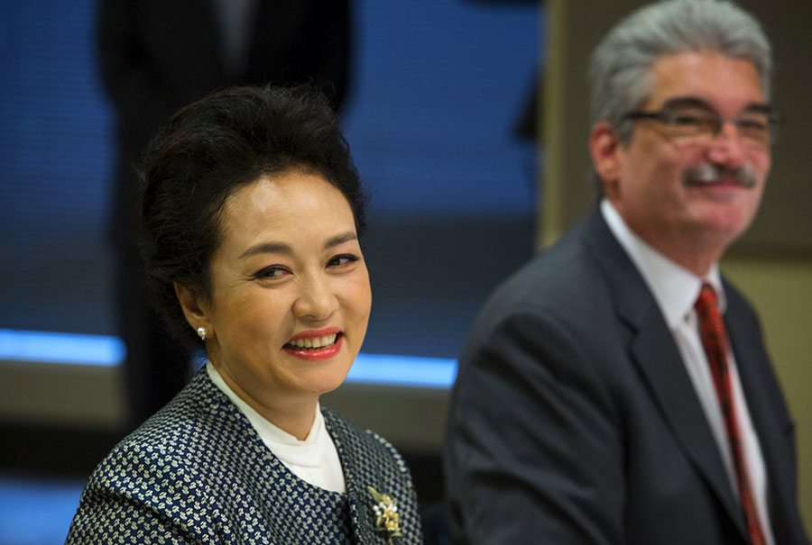 First Lady Peng Liyuan tours Fred Hutchson Cancer Research Center