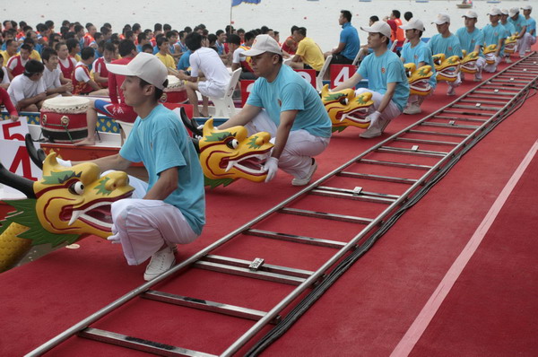 Chinese celebrate Dragon Boat Festival 