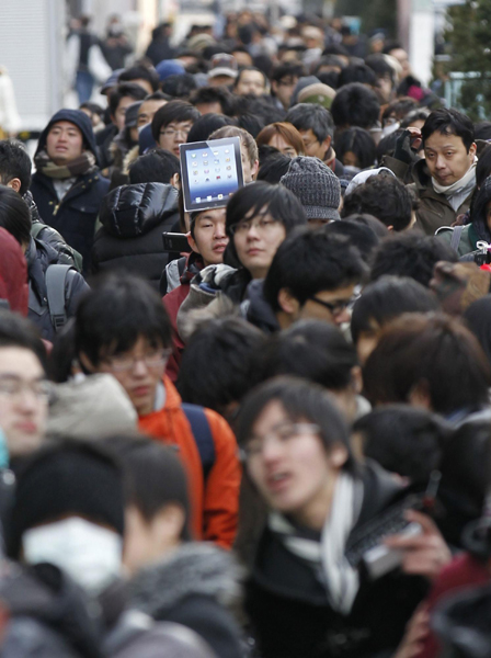 People await sales of the new iPad