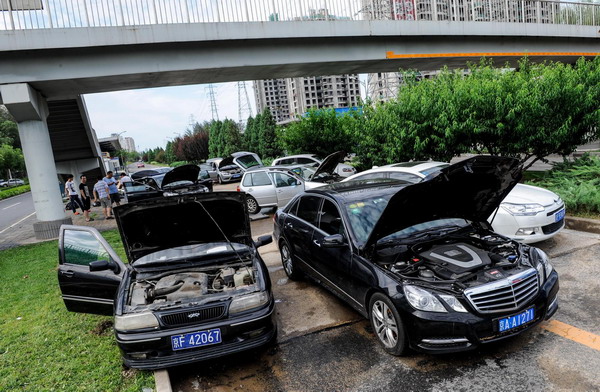 Deadly storm leaves 15,000 cars damaged