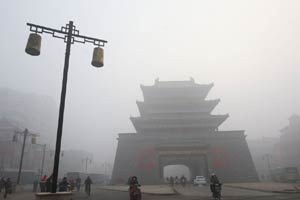 Smog continues in North China