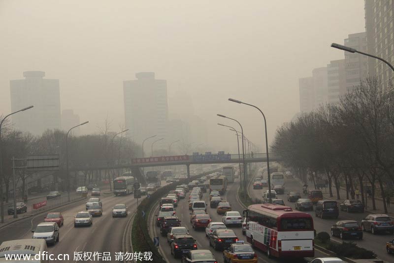 Smog continues in North China