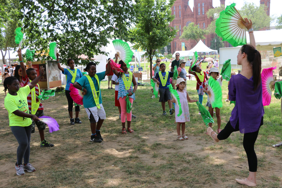 Folklife festival enthralls audience with Chinese artists, culture