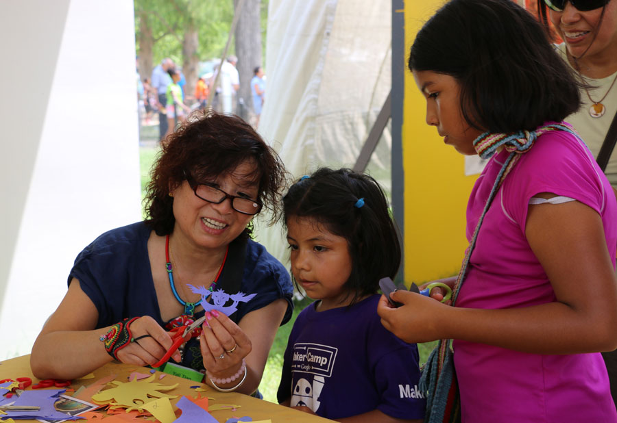 Folklife festival enthralls audience with Chinese artists, culture