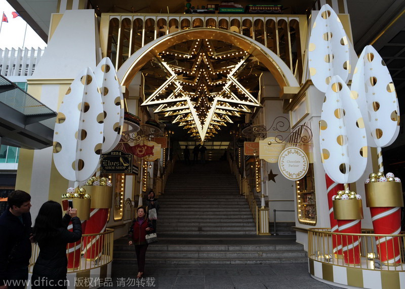 Hong Kong welcomes Christmas with starry train