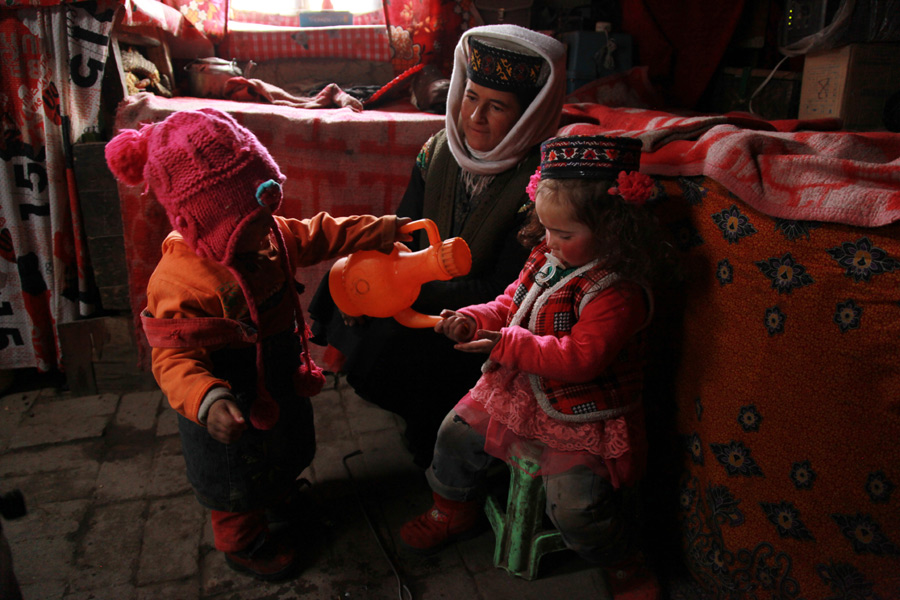 Tajik herdsman's life through lens of a solider