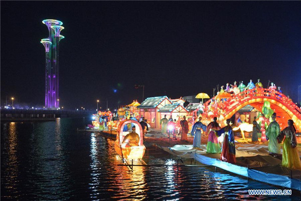 People celebrate upcoming Lantern Festival across China