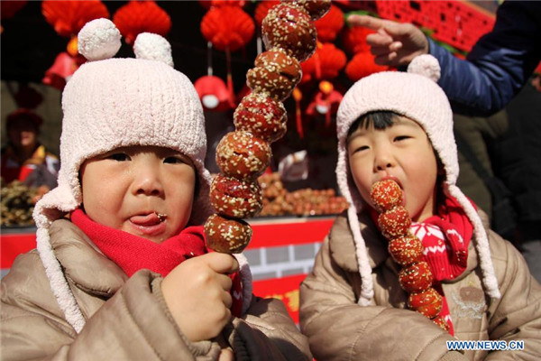 People celebrate upcoming Lantern Festival across China