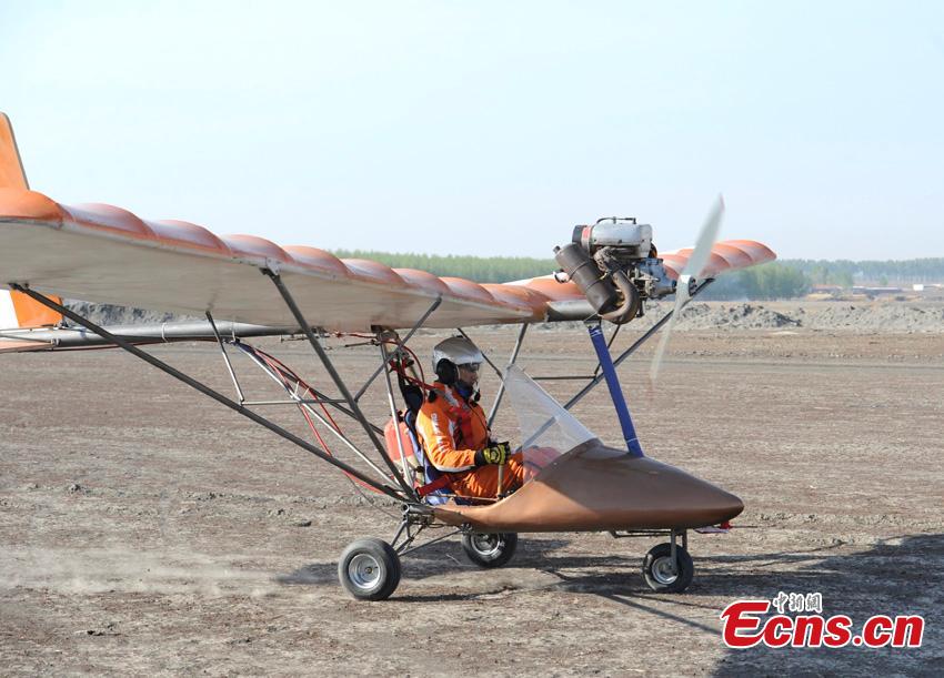 Man successfully flies homemade plane